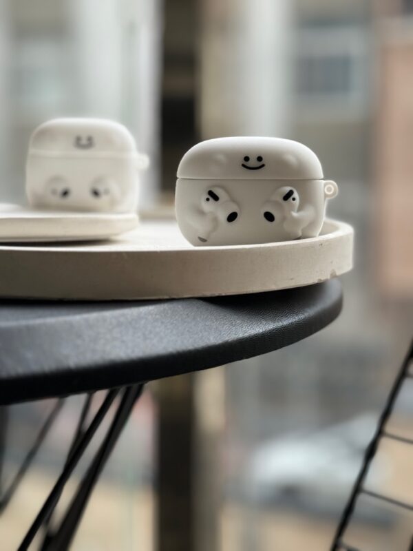 کاور ایرپاد سیلیکونی Airpods in Hands (کدa0122)