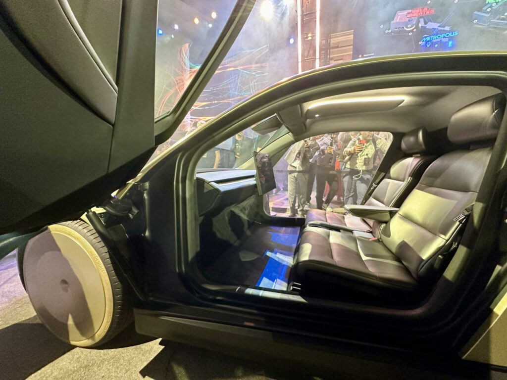 تصاویری با جزئیات بیشتر از ربات حملونقل «Tesla Cybercab»