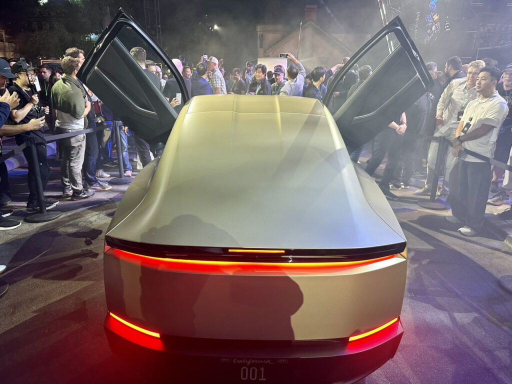 تصاویری با جزئیات بیشتر از ربات حملونقل «Tesla Cybercab»