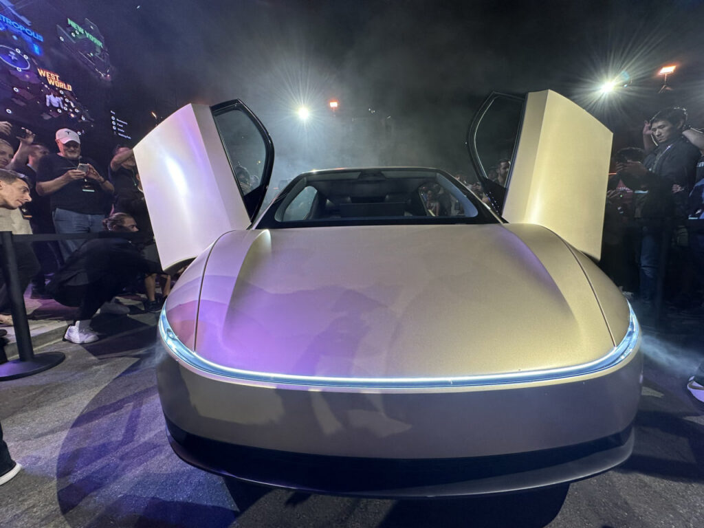تصاویری با جزئیات بیشتر
از ربات حملونقل «Tesla Cybercab»